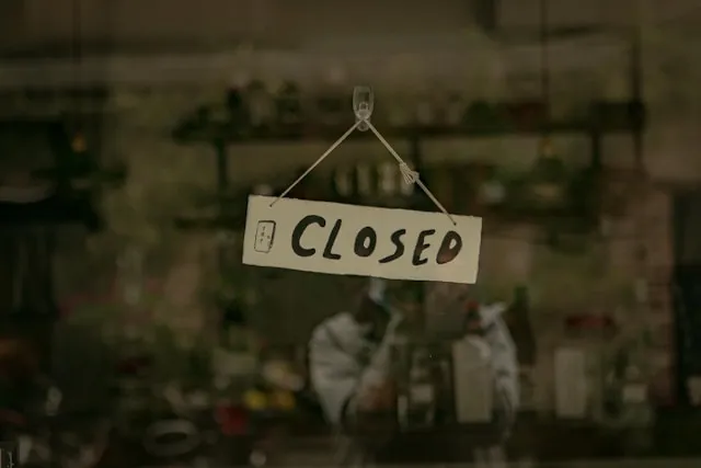 Why Your Small Business Needs a Custom Website in 2025 4 business closed sign